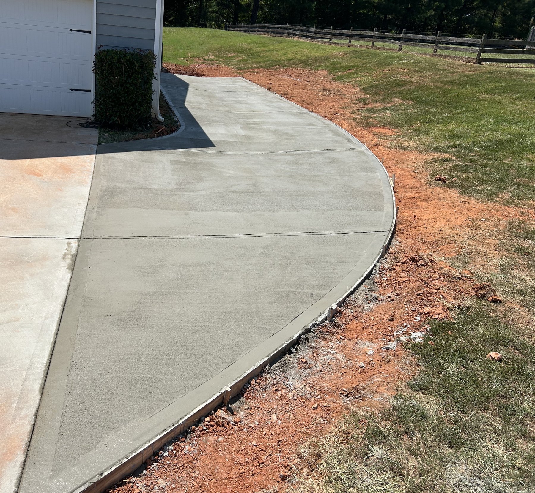 Garage walkway approach finished concrete photo 5 Garage walkway approach after photo 5 showing finished walkway concrete work by Colquitt Concrete in Georgia