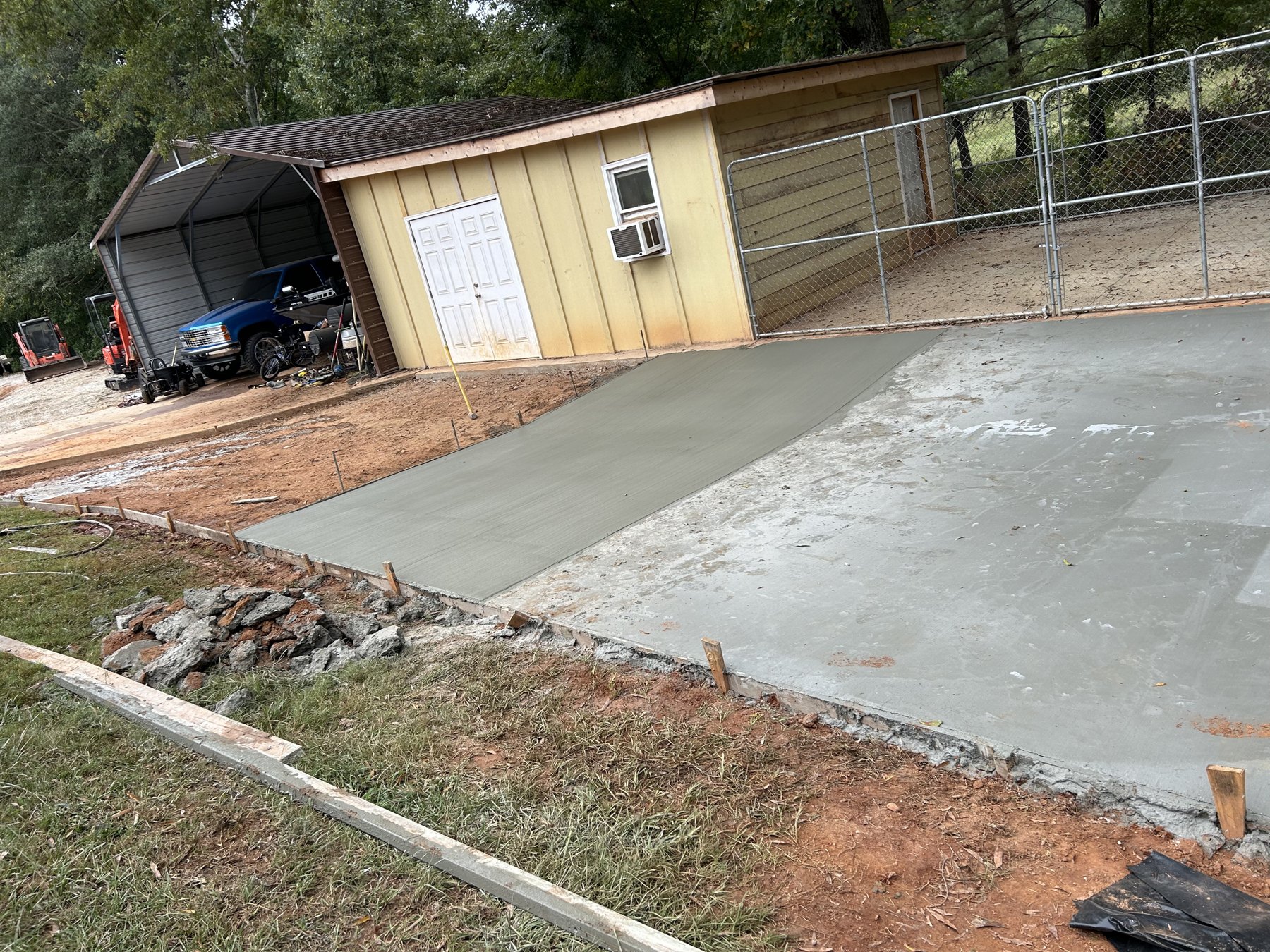 Shop apron and slab after photo 4 showing finished shop slab concrete work by Colquitt Concrete in Georgia